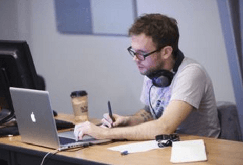 У программистов вырастут зарплаты и отпуск будет длиннее