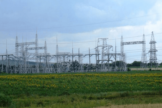 Moldelectrica cere o majorare a tarifului de 350%, ANRE oferă doar 42%