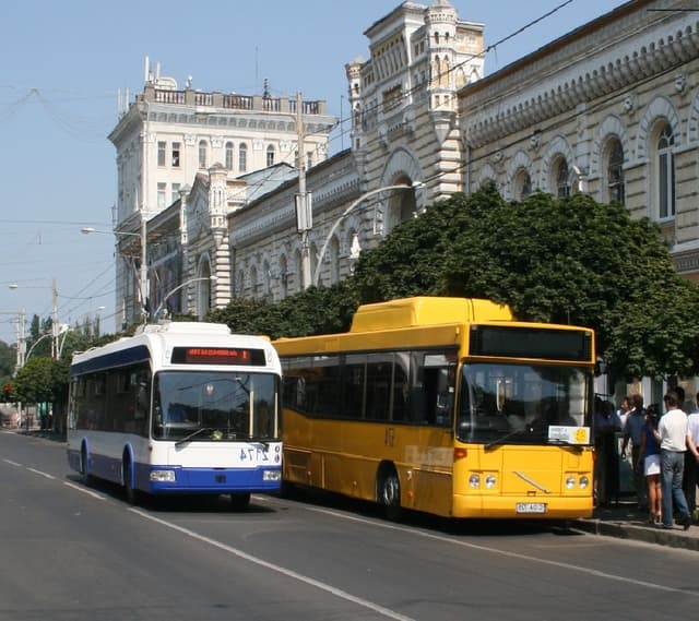 Transportul public: capitala va majora prețul călătoriilor
