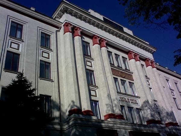 Băncile în proces de lichidare restituie datoriile prea lent