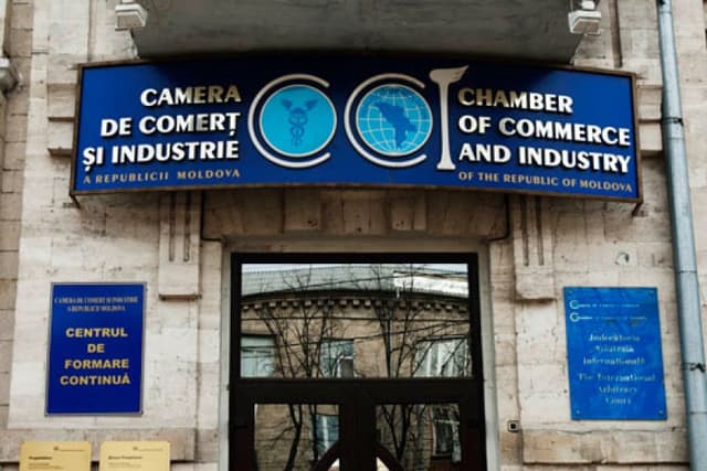 Businessmeni autohtoni participă la o misiune economică în România