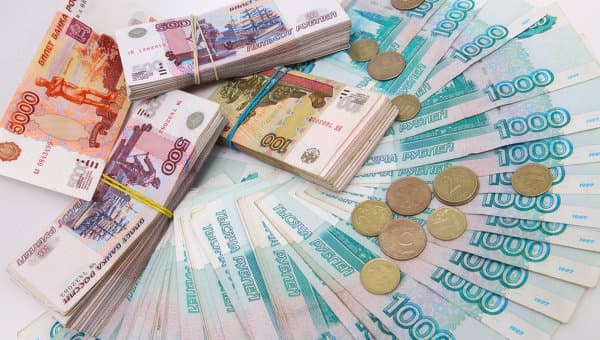 Наши соотечественники, работающие в странах СНГ, присылают домой меньше денег
