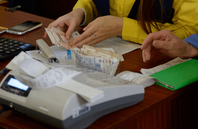 Beneficiarii de plăţi sociale şi le pot ridica exact în zilele stabilite anterior