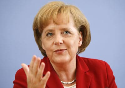 Angela Merkel cere Franţei şi Italiei să intensifice ritmul reformelor