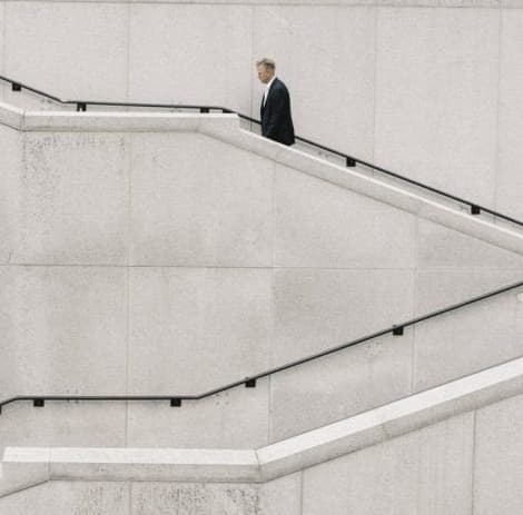 Guvernul nu oferă autorităților locale dreptul de a stabili nivelul salariului de funcţie