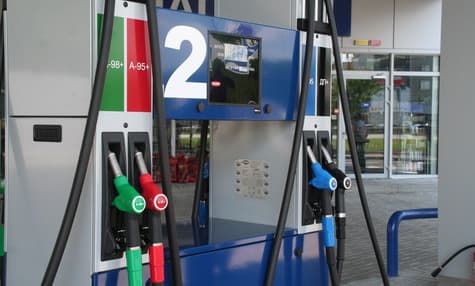 Нефтяные компании снизят цены на бензин и дизельное топливо на 20-30 банов