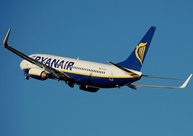 Доходы Ryanair падают, компания пытается улучшить сервис
