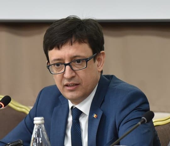 Luxul banilor primiţi în avans a rămas în trecut