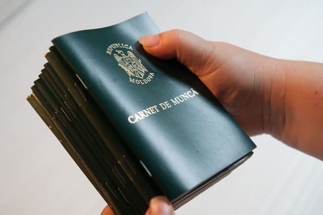 Lista contribuabililor care nu au ridicat de la CTAS carnetele de muncă scanate