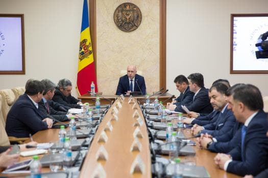 Guvernul a aprobat modul de stabilire şi plată a ajutorului material pentru unele categorii de persoane