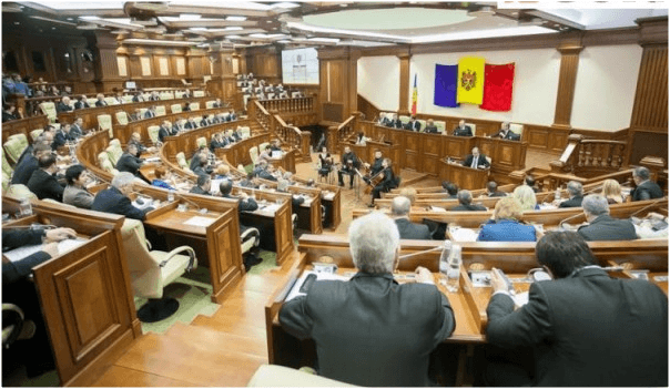 Votat de Parlament: Moldovenii care aduc bunuri în țară se vor bucura de înlesniri