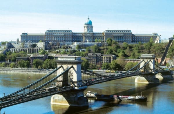 Ungurii intenţionează să monopolizeze vânzările de băuturi alcoolice, la fel cum au făcut în urmă cu un an cu cele de tutun