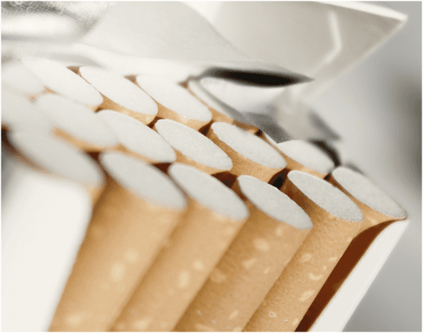 Franţa vrea să impună pachete de ţigări standard fără culori şi fără logo. Producătorii ar putea cere despăgubiri de 20 mld. €