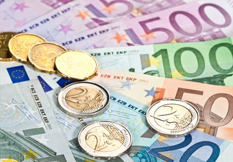 Criza s-a încheiat? Transferuri record de bani din străinătate, în iulie