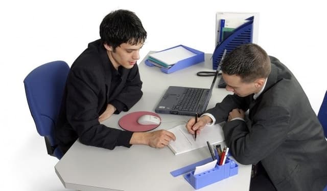 Activitatea administratorilor autorizați va fi reglementată