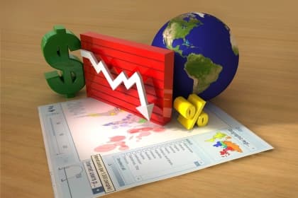 Datoriile record şi frânarea economiilor ar putea aduce o nouă criză mondială