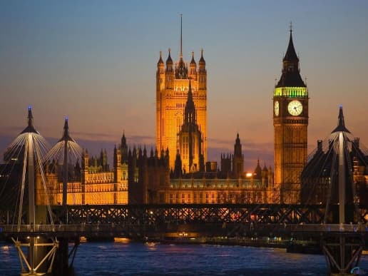 Потребдоверие в Британии снизилось впервые за 6 мес.