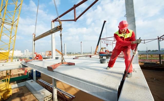 Curtea Constituțională: amenzile economice aplicate unor companii de construcții sunt ilegale