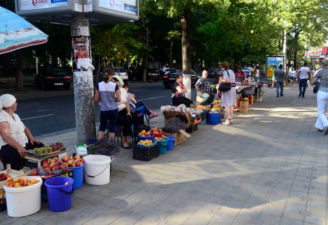 Comerțul stradal va dispărea din centrul Chișinăului până în anul 2020