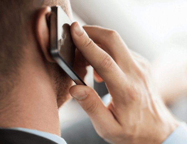 Moldovenii vorbesc mai mult la telefonul mobil