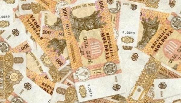 Внимание, в обращение попали фальшивые 100-леевые купюры