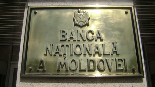 Нацбанк заблокировал акции четырех акционеров MAIB из-за согласованности действий