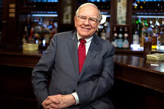 Обед с миллиардером Баффетом продан на аукционе за $2,35 млн