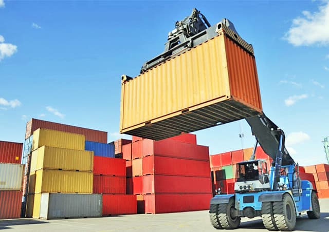 Agenţii economici vor putea depune declaraţii electronice la import