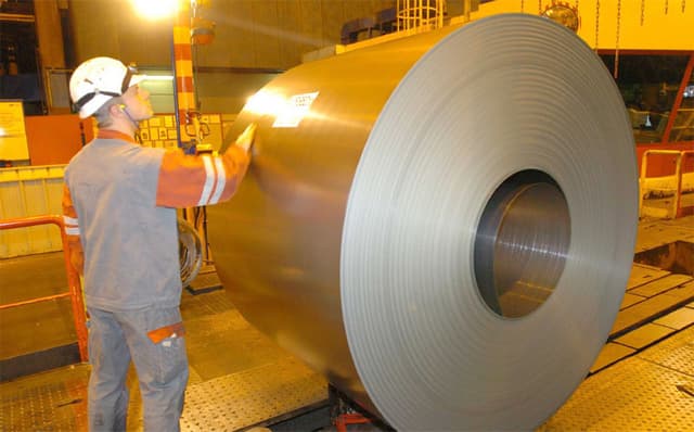 UMR a majorat fabricarea de oţel şi produse metalurgice