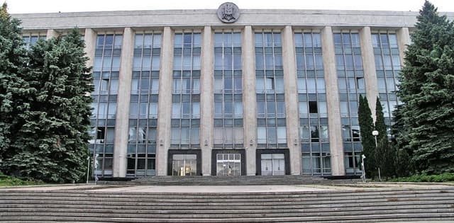 На должности госсекретарей министерств претендуют 44 человека