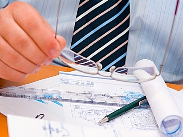 Parlamentul intenţionează să înăsprească controlul asupra experţilor tehnici în construcţii