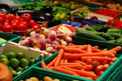 Impozite noi de 2%, pentru vânzătorii de fructe și legume proaspete