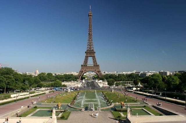 Franţa vrea să atragă 100 de milioane de turişti străini pe an, faţă de 83 de milioane în 2012