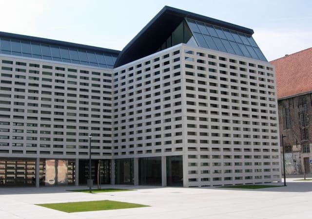 Cetăţenii moldoveni vor putea obţine burse postuniversitare din partea Colegiului Europei