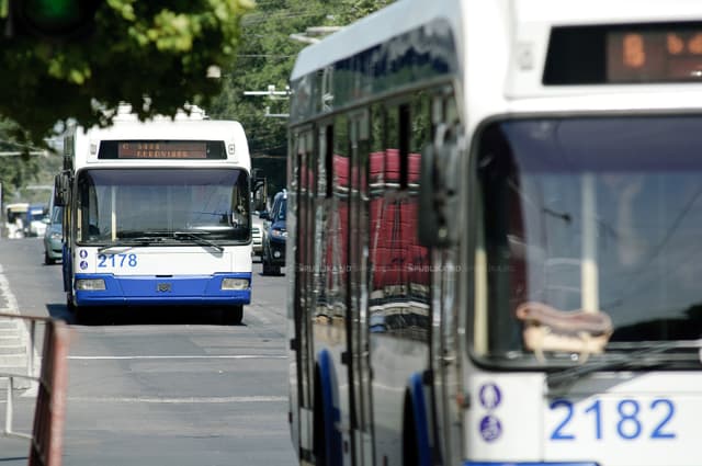 Primăria cere RTEC să revizuiască decizia de a majora abonamentele de călătorie cu troleibuzul