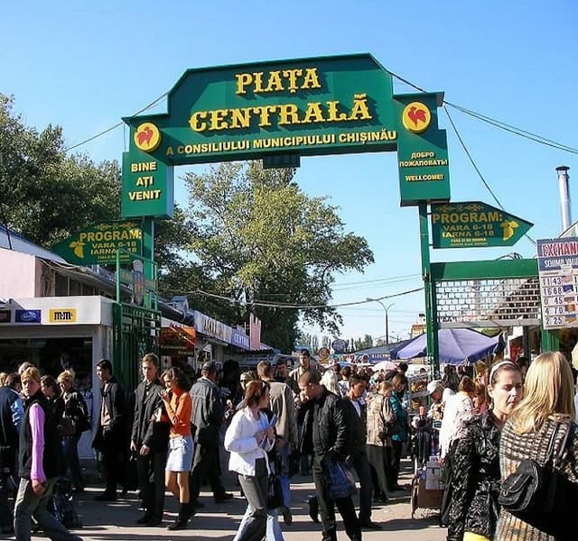 Producătorii agricoli vor ocupa 50 % din suprafaţa comercială a pieţei