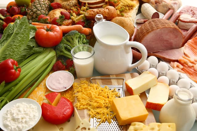 În 2017 Moldova va anula restricţiile la importul de carne şi lapte din Ucraina