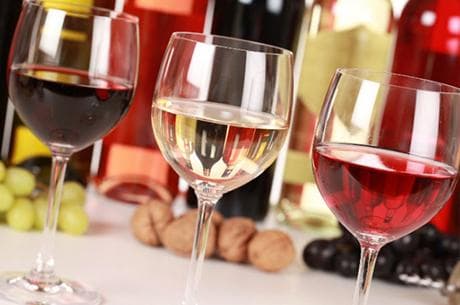 Soluţii pentru vinificatorii mici din Moldova la exportul produselor: va fi redusă taxa testărilor de laborator