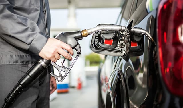 Șoferii din Moldova au dat aproape 6 miliarde de lei pentru benzină și motorină