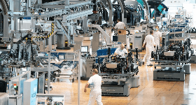 Producția industrială: seria brută și seria ajustată