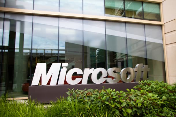 Квартальная прибыль Microsoft упала, но оказалась выше прогнозов