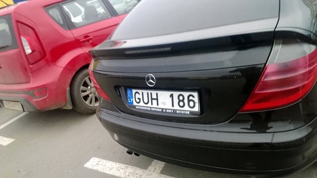 Autoturismele cu numere de înmatriculare străine vor fi plasate în regim vamal de import