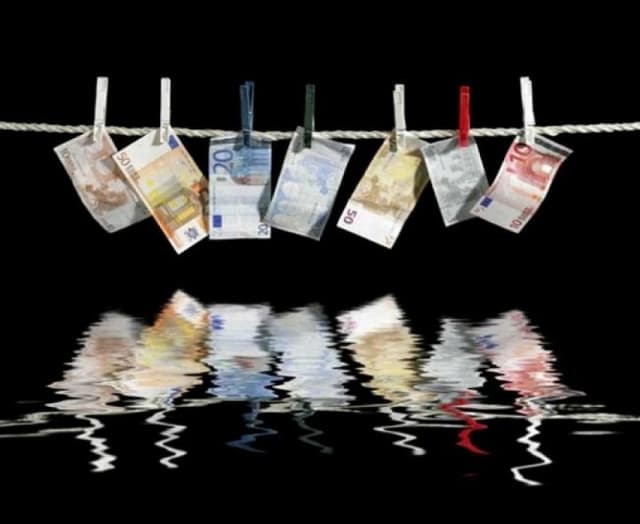 Avem Serviciu de Prevenire şi Combatere a Spălării Banilor