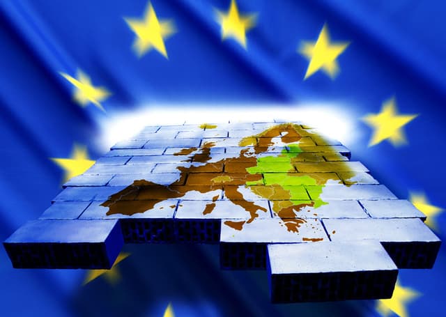 Сводный индекс PMI еврозоны вырос до годового максимума