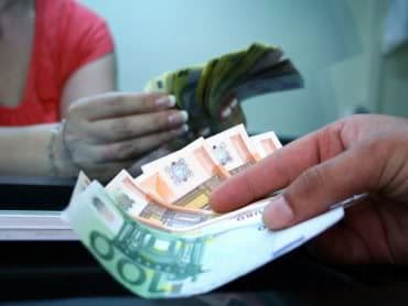 Transferurile de bani din străinătate către persoanele fizice au depăşit nivelul dinaintea crizei
