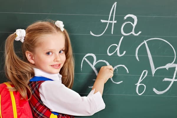 8.000 de copii din familii social-vulnerabile vor primi ajutor pentru noul an școlar