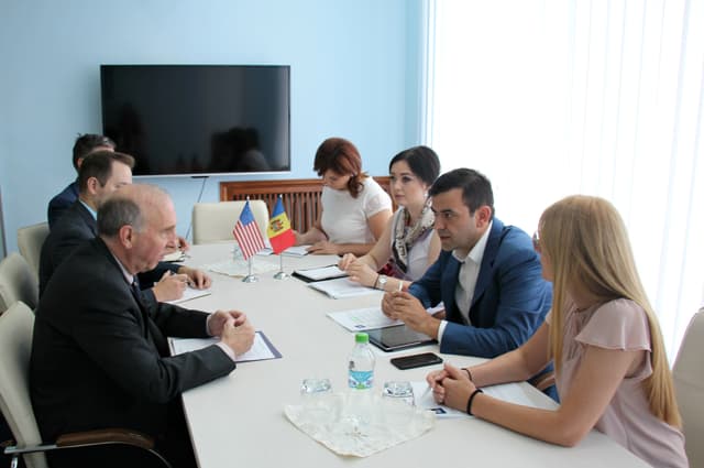 Корпорации Tesla, Apple и IMB ждут в Молдове