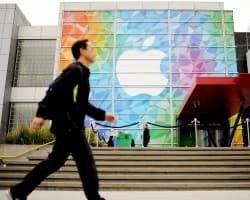 Apple потратит на обратный выкуп своих акций на $30 млрд больше