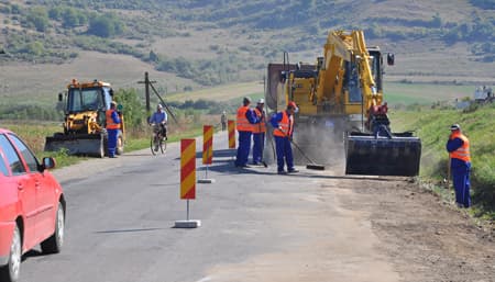 Traseele naţionale de drumuri vor fi reabilitate în următorii trei ani