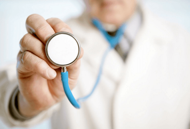 Angajaţii din medicină vor primi salarii mai mari, în funcţie de performanţe